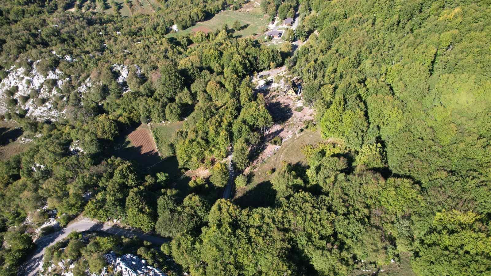 Prodaja zemljišta 2.210 m² sa asfaltnim prilazom i strujom – Bjeloši, Cetinje - Amfora Real Estate