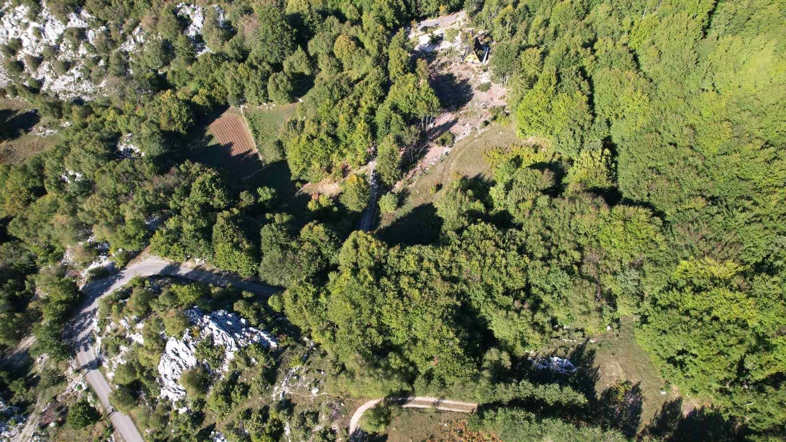 Prodaja zemljišta 2.210 m² sa asfaltnim prilazom i strujom – Bjeloši, Cetinje - Amfora Real Estate