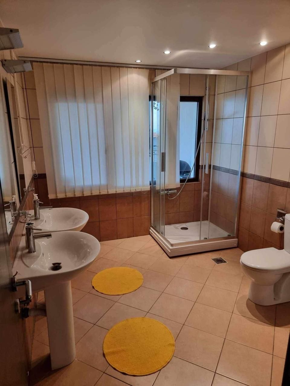 Izdavanje dvosobnog stana 80 m² sa panoramskim pogledom na more (na duzi period) - Amfora Real Estate