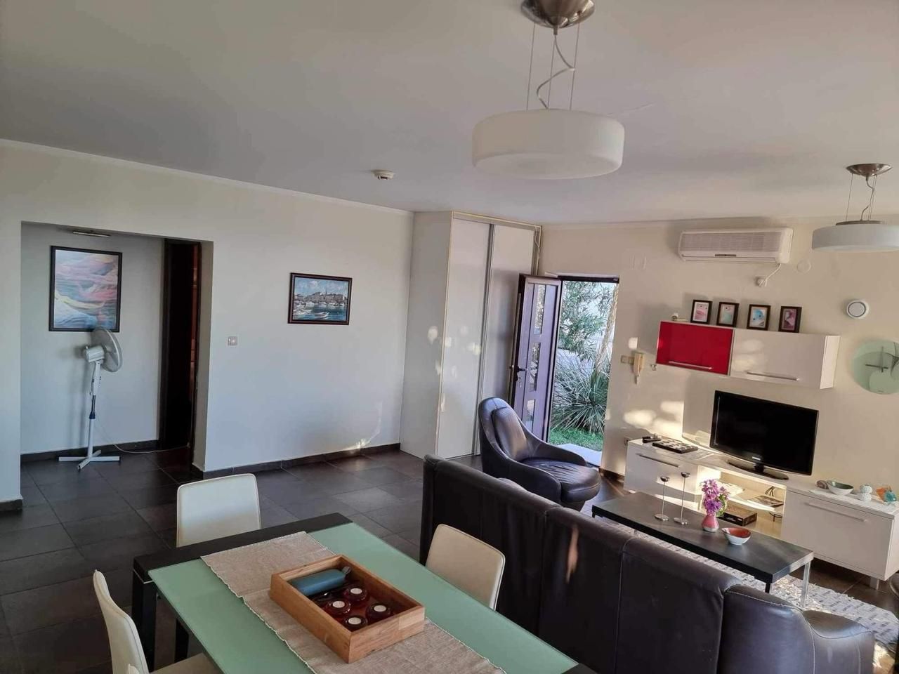 Izdavanje dvosobnog stana 80 m² sa panoramskim pogledom na more (na duzi period) - Amfora Real Estate