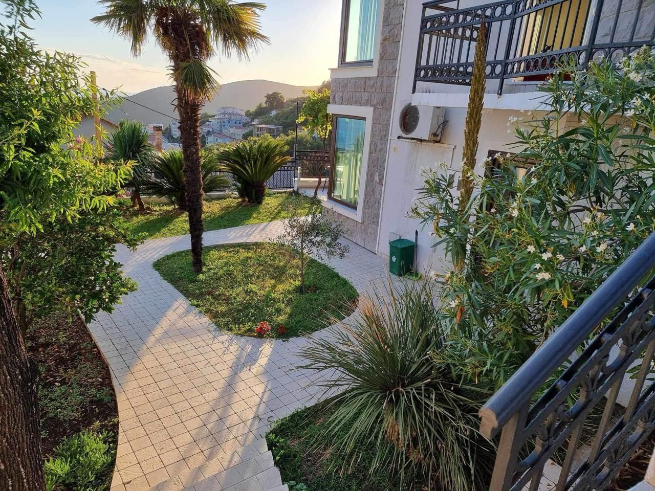 Izdavanje dvosobnog stana 80 m² sa panoramskim pogledom na more (na duzi period) - Amfora Real Estate