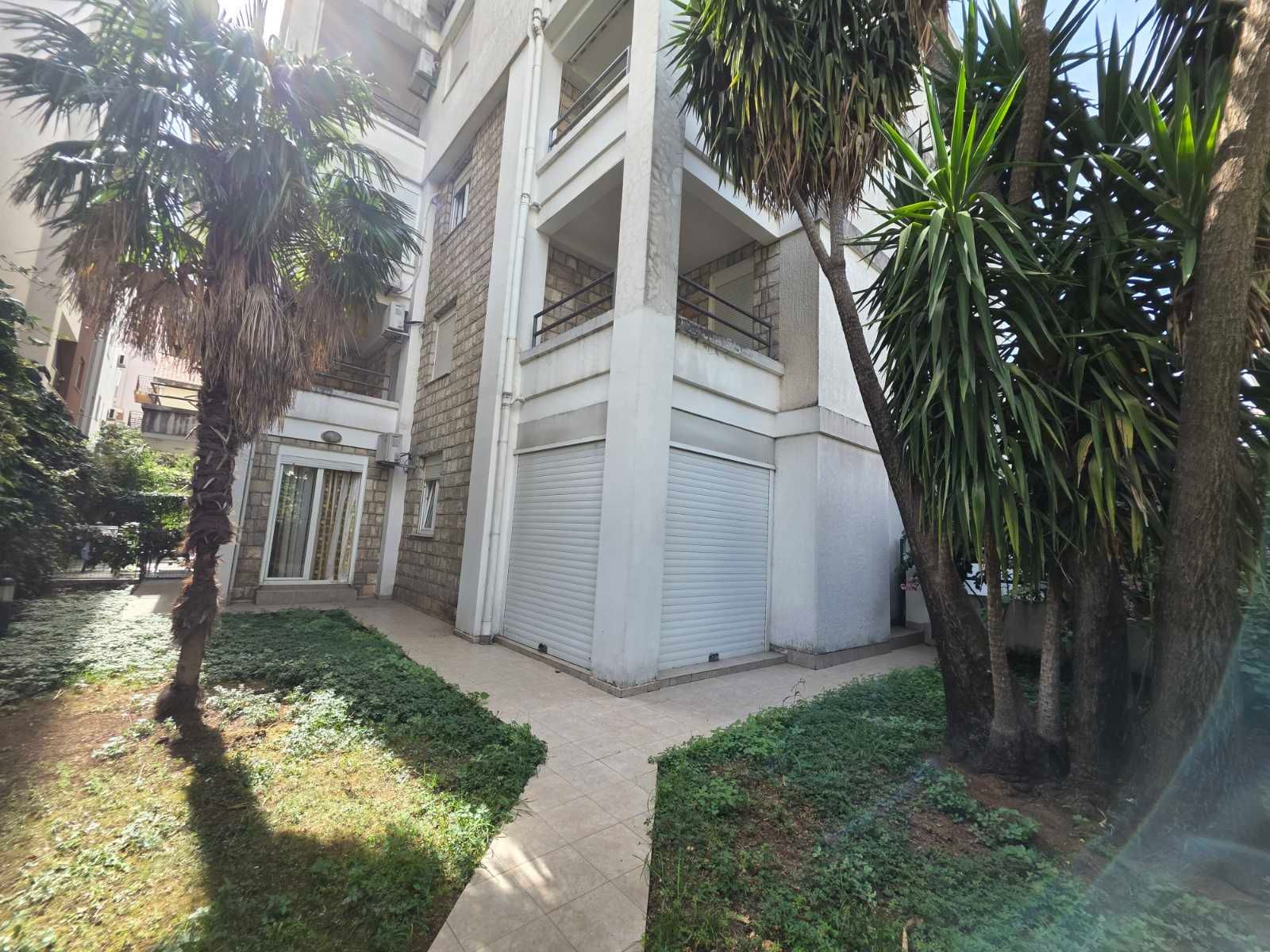 Prodaja dvosobnog stana 70 m² sa dvorištem i baštom – Budva,Centar - Amfora Real Estate