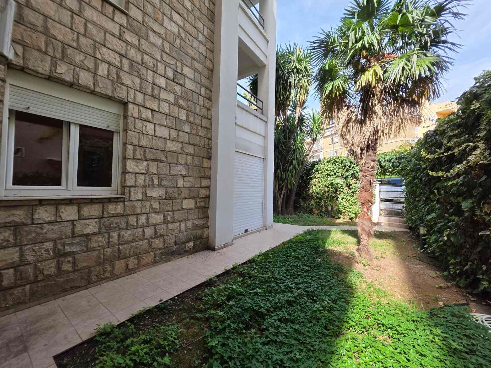 Prodaja dvosobnog stana 70 m² sa dvorištem i baštom – Budva,Centar - Amfora Real Estate