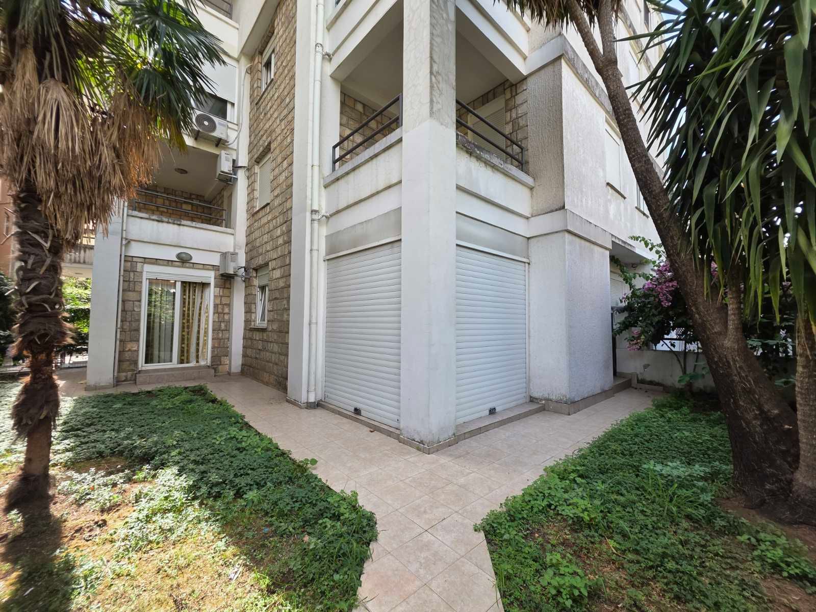 Prodaja dvosobnog stana 70 m² sa dvorištem i baštom – Budva,Centar - Amfora Real Estate