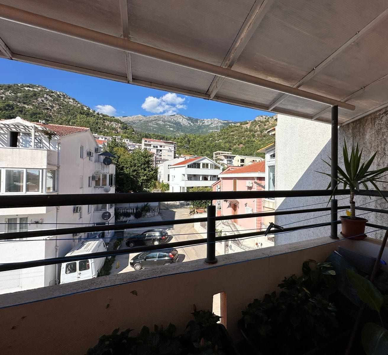 Prodaja dvosobnog stana 54 m² sa panoramskim pogledom na more i parking mestom – Budva, Lazi - Amfora Real Estate