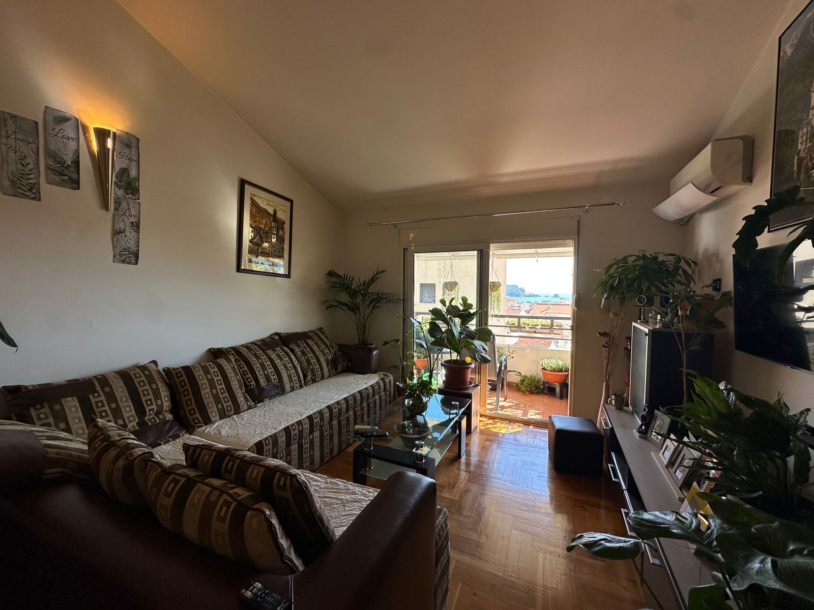 Prodaja dvosobnog stana 54 m² sa panoramskim pogledom na more i parking mestom – Budva, Lazi - Amfora Real Estate