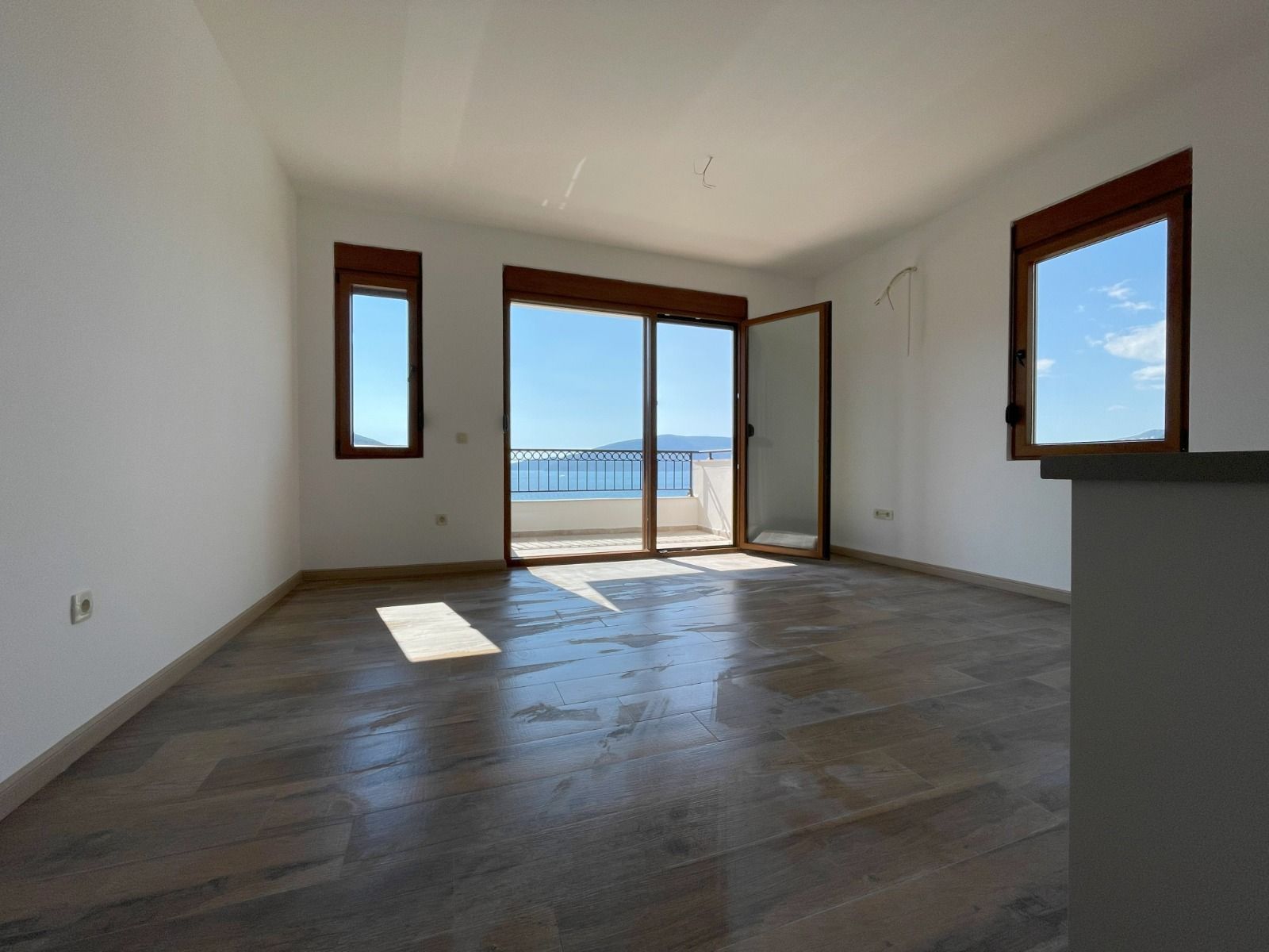 Prodaja jednosobnog stana 46m2 sa panoramskim pogledom na more i parking mestom – Kumbor, Herceg Novi - Amfora Real Estate