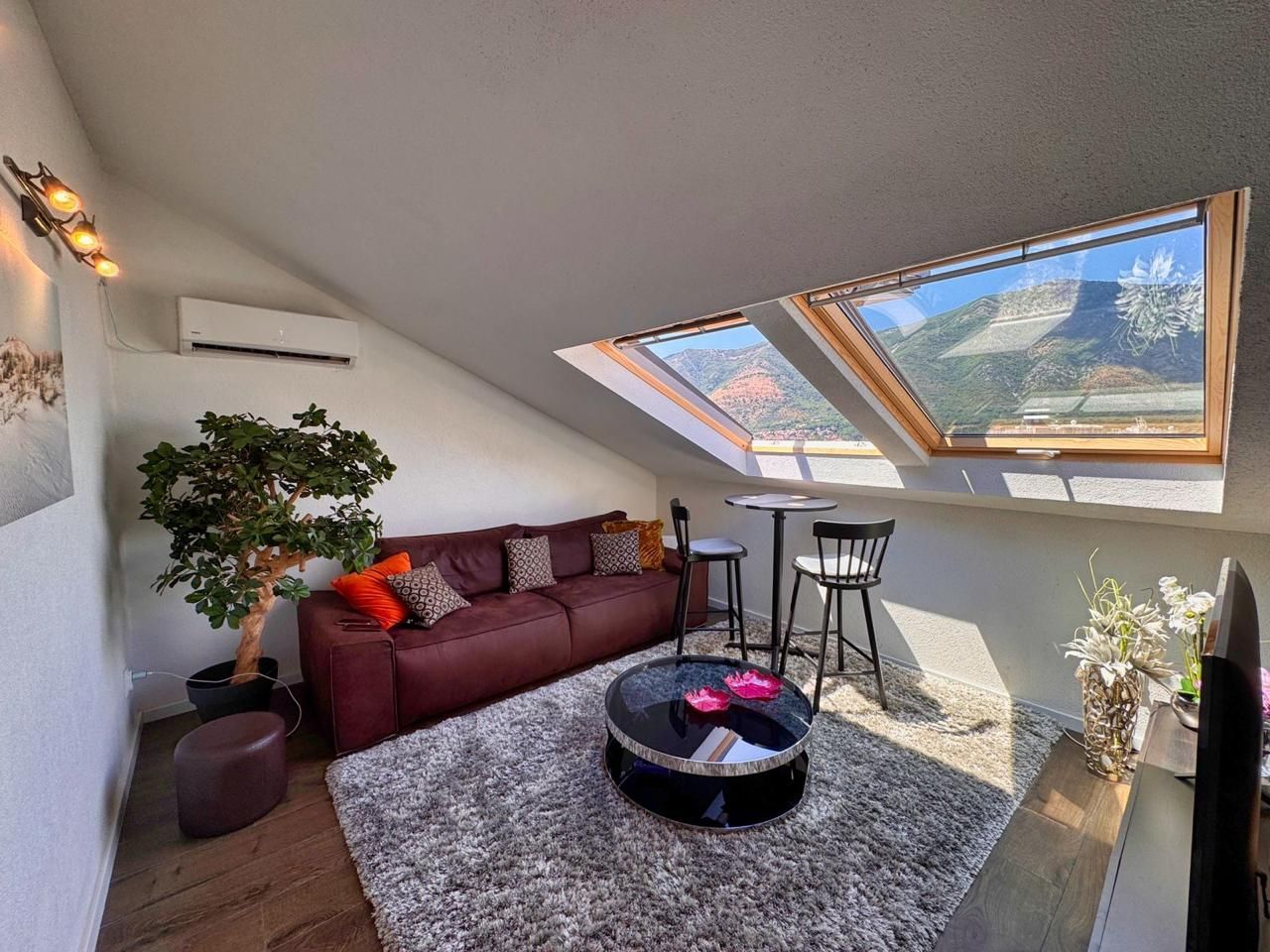 Prodaja dvosobnog apartmana 82m² sa pogledom na more, bazenom i parkingom – Dobrota, Kotor - Amfora Real Estate