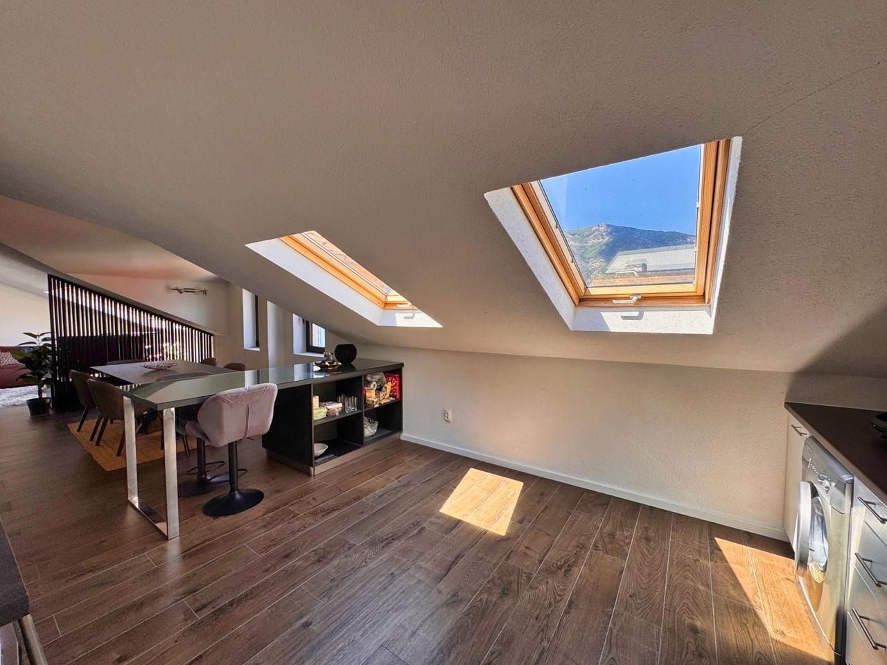 Prodaja dvosobnog apartmana 82m² sa pogledom na more, bazenom i parkingom – Dobrota, Kotor - Amfora Real Estate