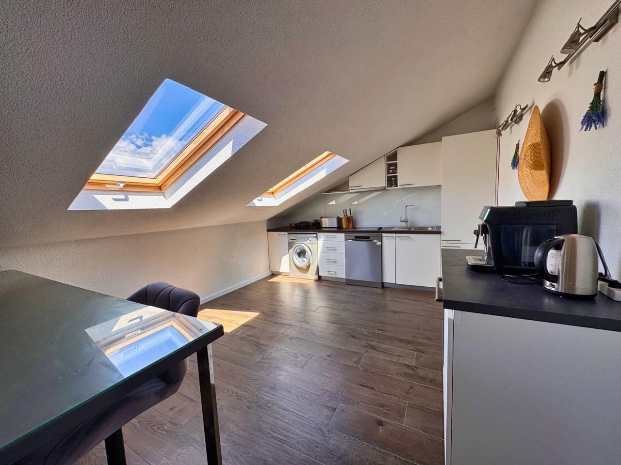 Prodaja dvosobnog apartmana 82m² sa pogledom na more, bazenom i parkingom – Dobrota, Kotor - Amfora Real Estate