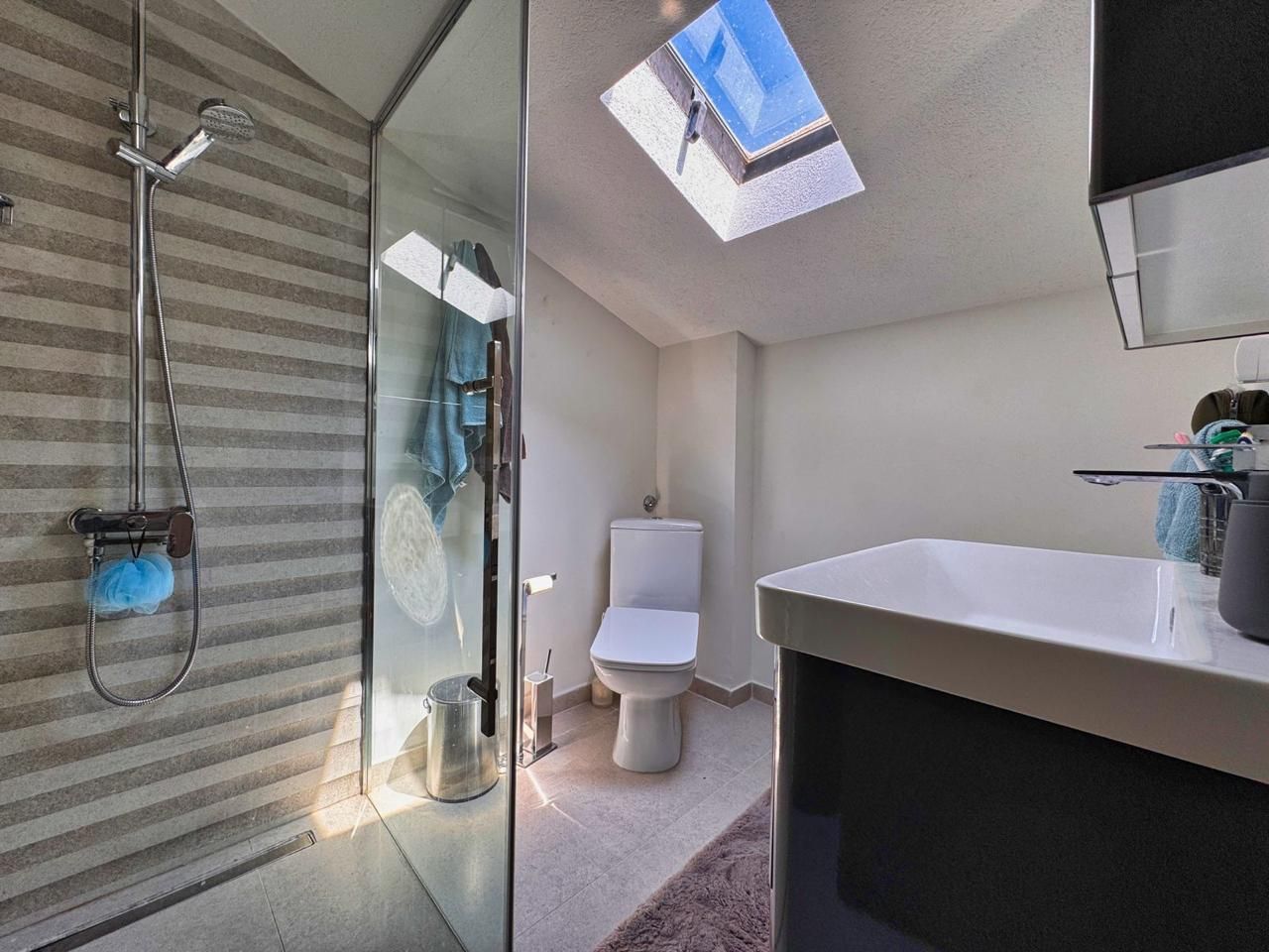 Prodaja dvosobnog apartmana 82m² sa pogledom na more, bazenom i parkingom – Dobrota, Kotor - Amfora Real Estate