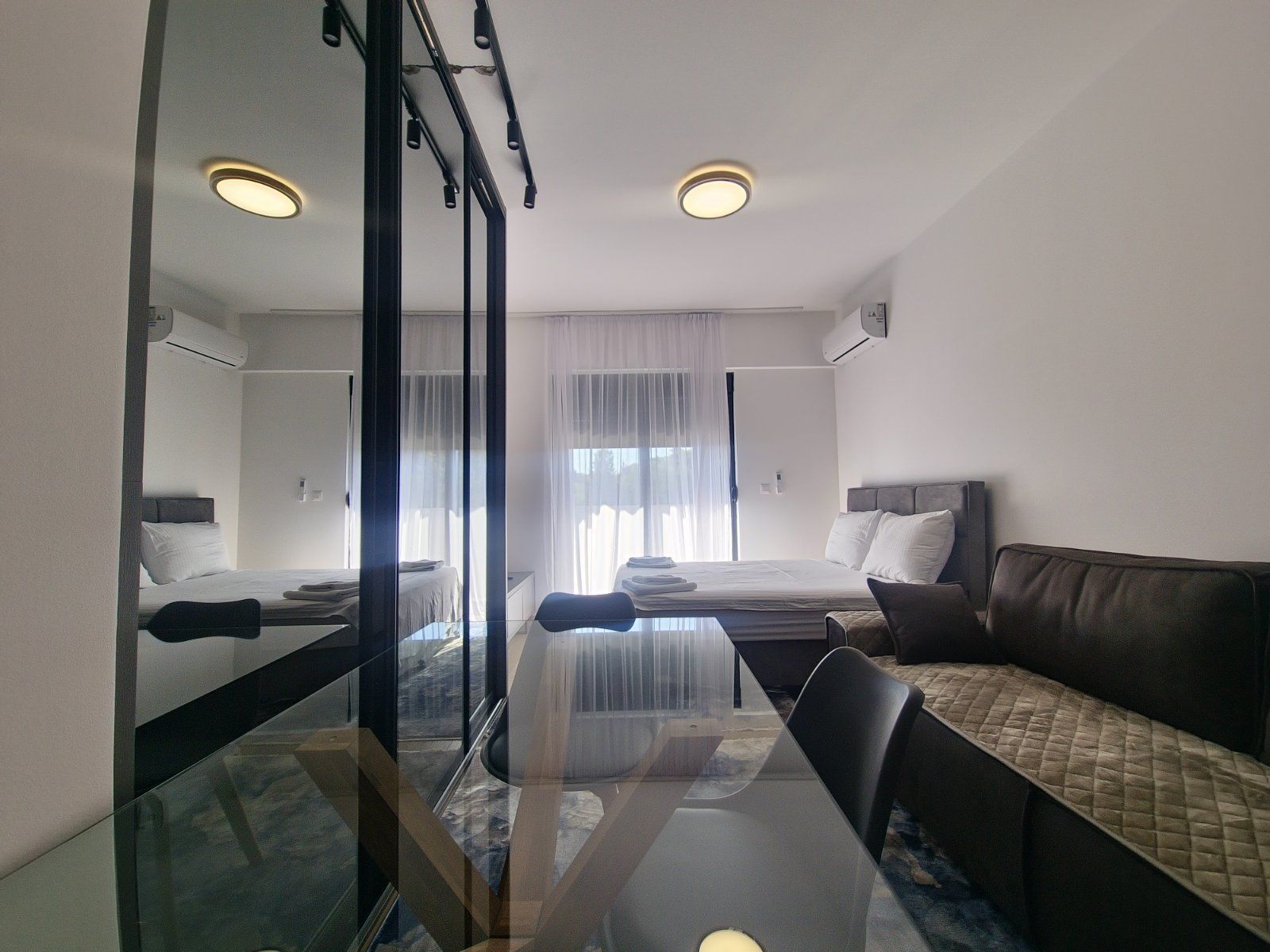 Izdavanje studio apartmana sa pogledom na more i garaznim mestom u luksuznom kompleksu 