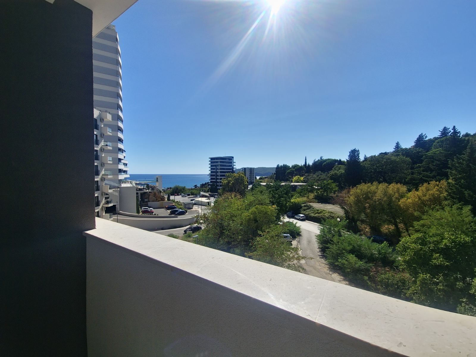 Izdavanje studio apartmana sa pogledom na more i garaznim mestom u luksuznom kompleksu 