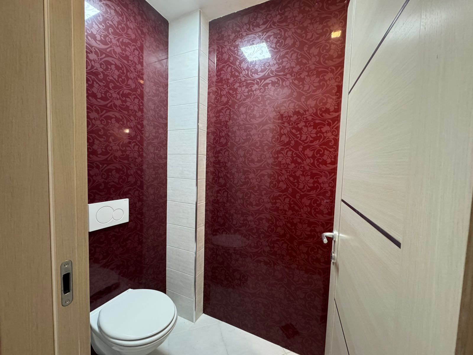 Prodaja moderno opremljenog dvosobnog stana 82 m² – Budva, Rozino | Nivel zgrada - Amfora Real Estate