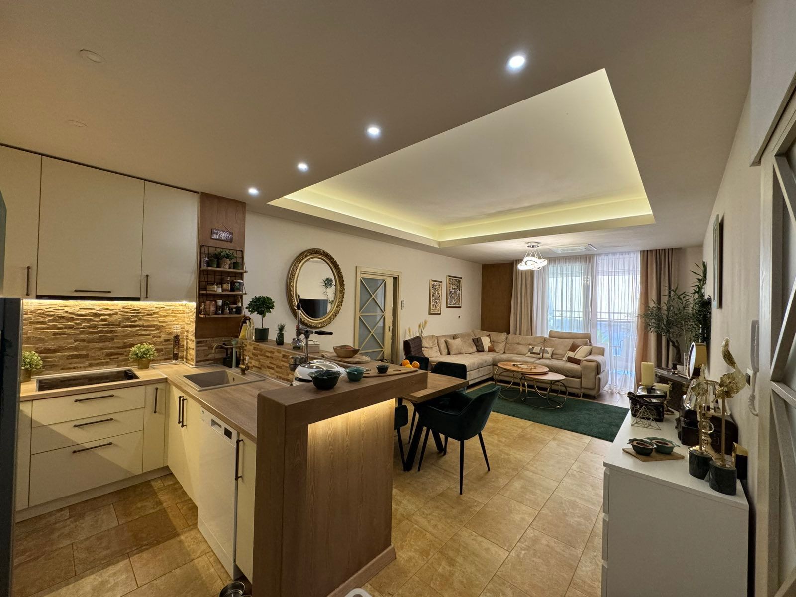 Prodaja moderno opremljenog dvosobnog stana 82 m² – Budva, Rozino | Nivel zgrada - Amfora Real Estate