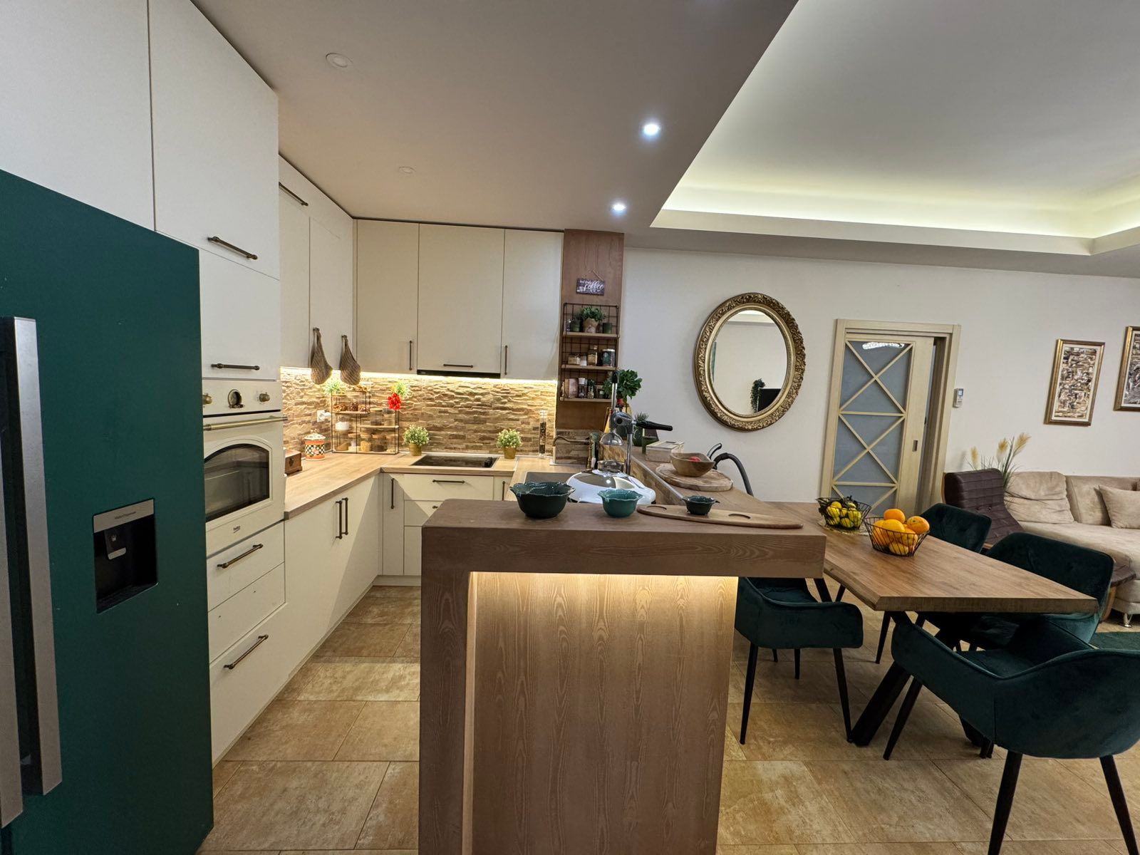 Prodaja moderno opremljenog dvosobnog stana 82 m² – Budva, Rozino | Nivel zgrada - Amfora Real Estate