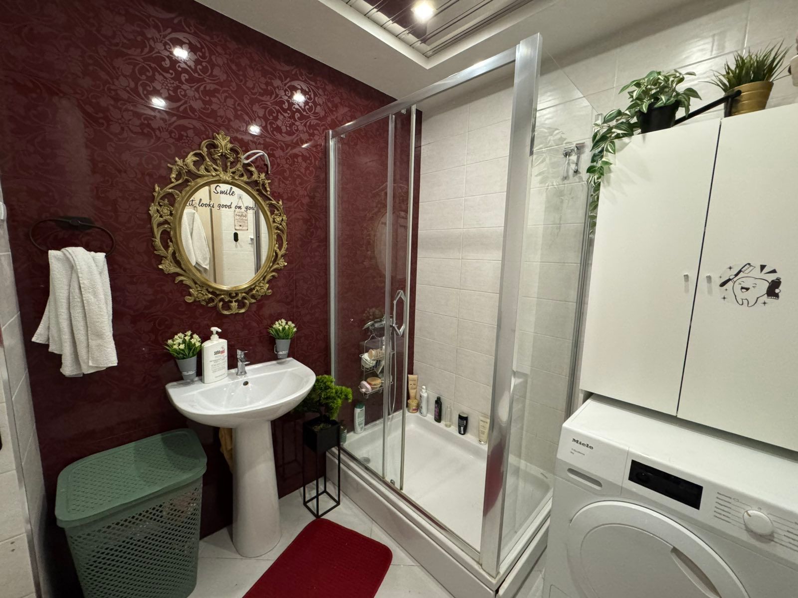 Prodaja moderno opremljenog dvosobnog stana 82 m² – Budva, Rozino | Nivel zgrada - Amfora Real Estate