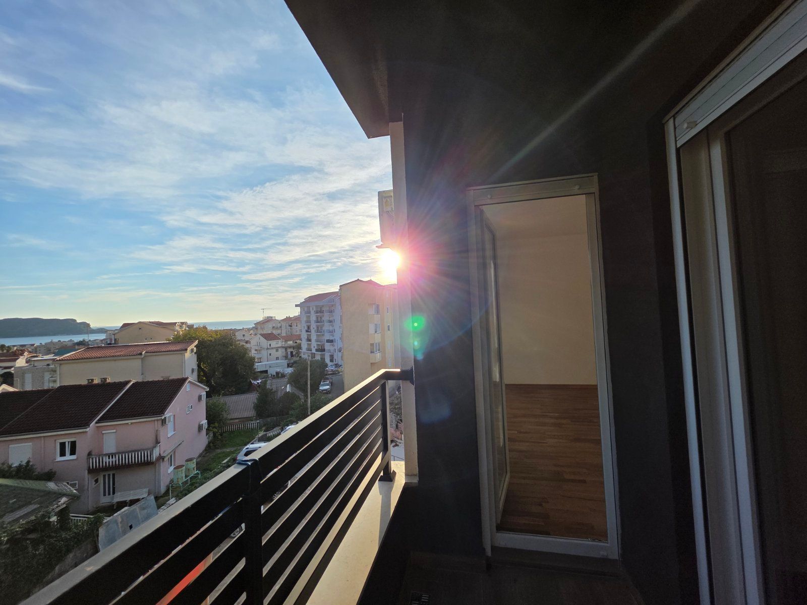 Prodaja novog jednosobnog stana 43m2 sa pogledom na more – Budva, Lazi - Amfora Real Estate