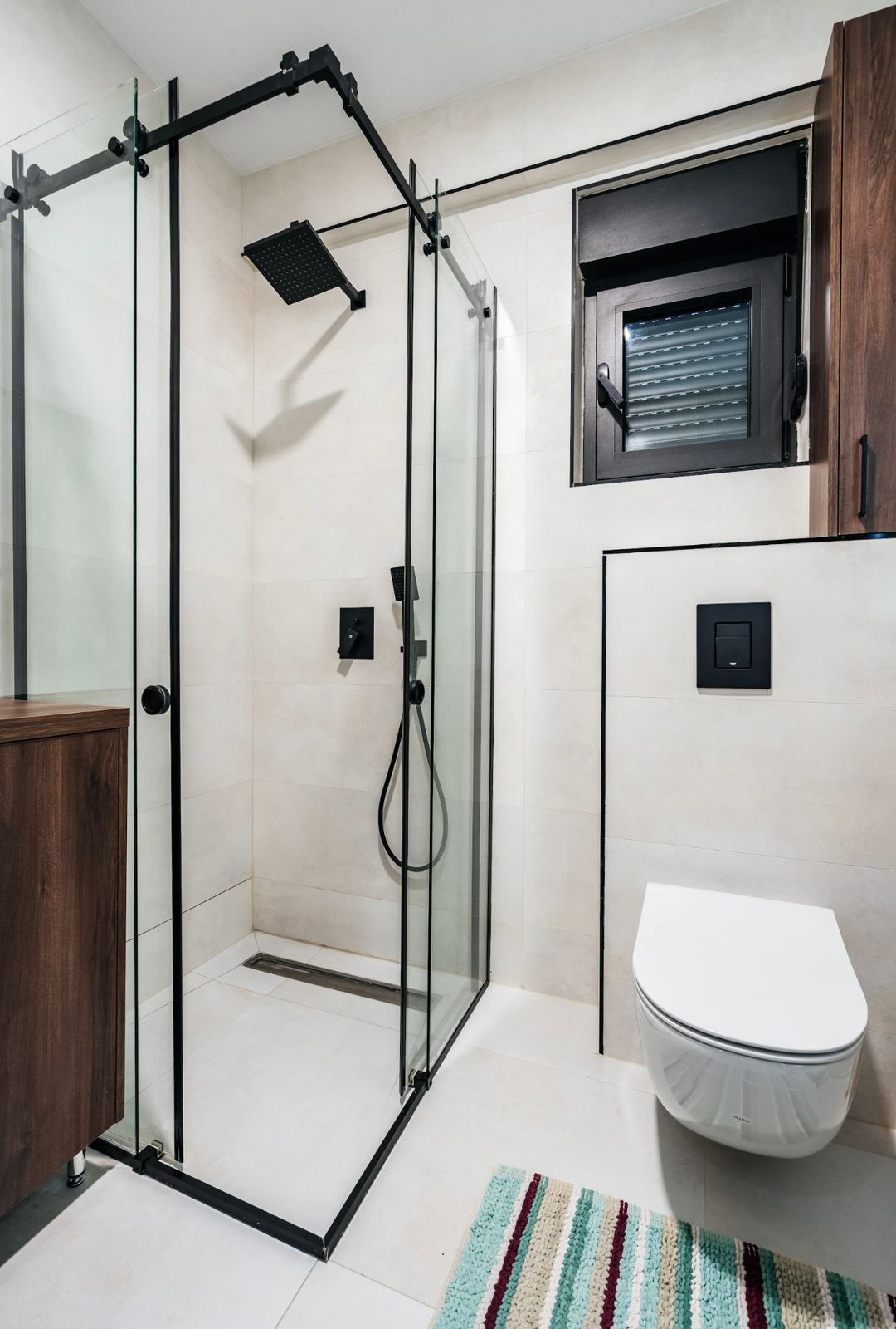 Izdavanje jednosobnog stana sa pogledom na more i garaznim mestom u luksuznom kompleksu 