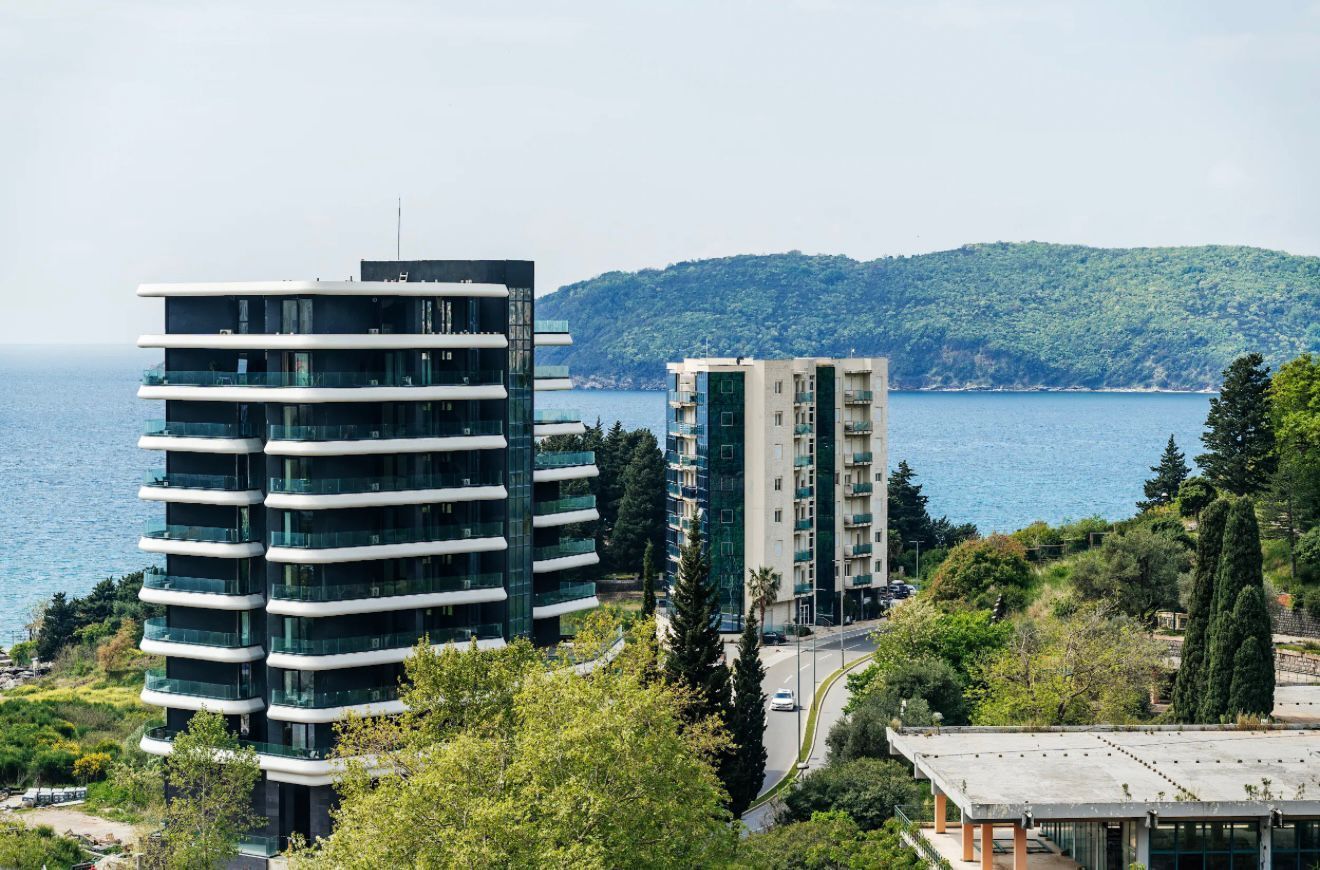Izdavanje jednosobnog stana sa pogledom na more i garaznim mestom u luksuznom kompleksu 