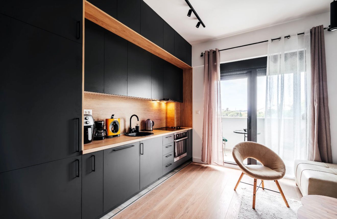 Izdavanje jednosobnog stana sa pogledom na more i garaznim mestom u luksuznom kompleksu 