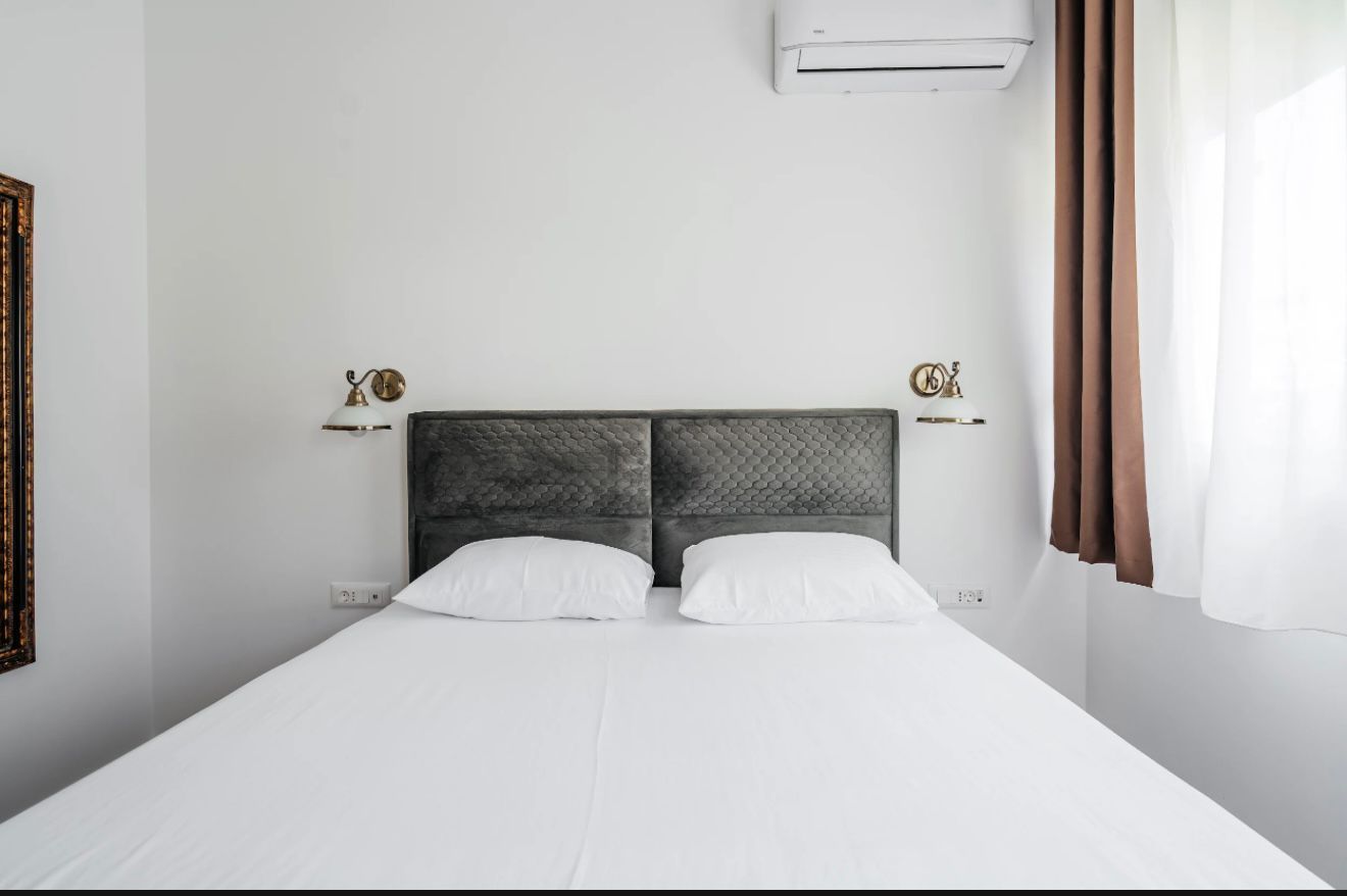 Izdavanje jednosobnog stana sa pogledom na more i garaznim mestom u luksuznom kompleksu 