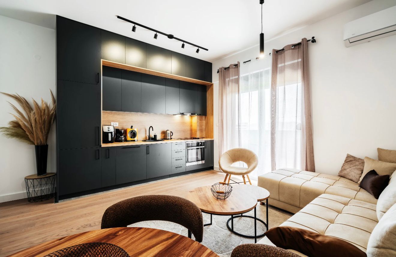 Izdavanje jednosobnog stana sa pogledom na more i garaznim mestom u luksuznom kompleksu 