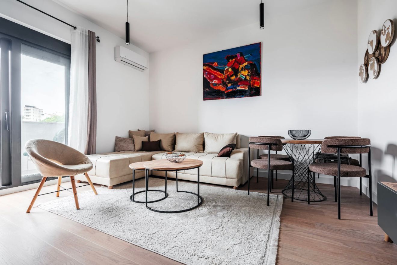 Izdavanje jednosobnog stana sa pogledom na more i garaznim mestom u luksuznom kompleksu 