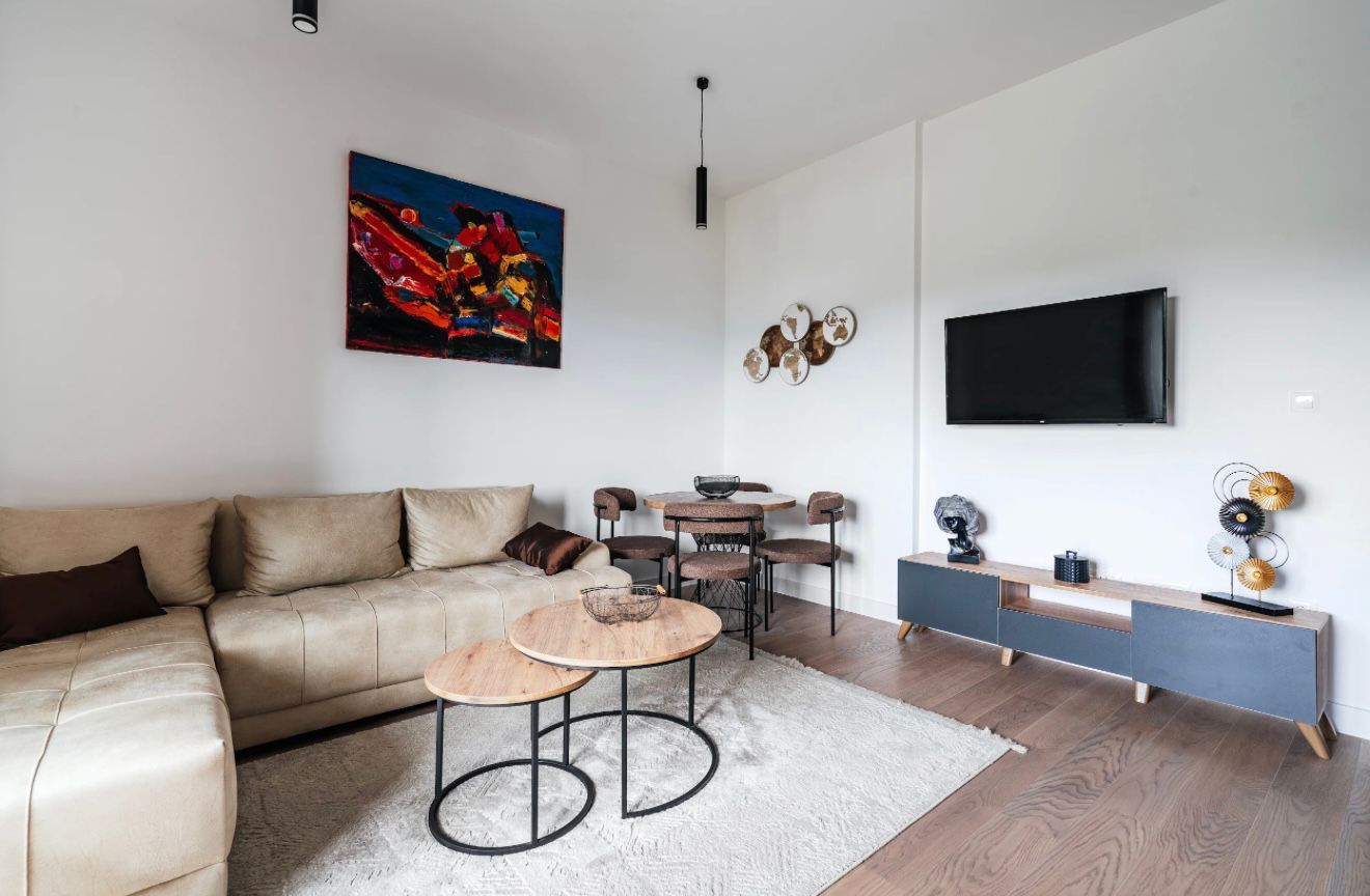 Izdavanje jednosobnog stana sa pogledom na more i garaznim mestom u luksuznom kompleksu 