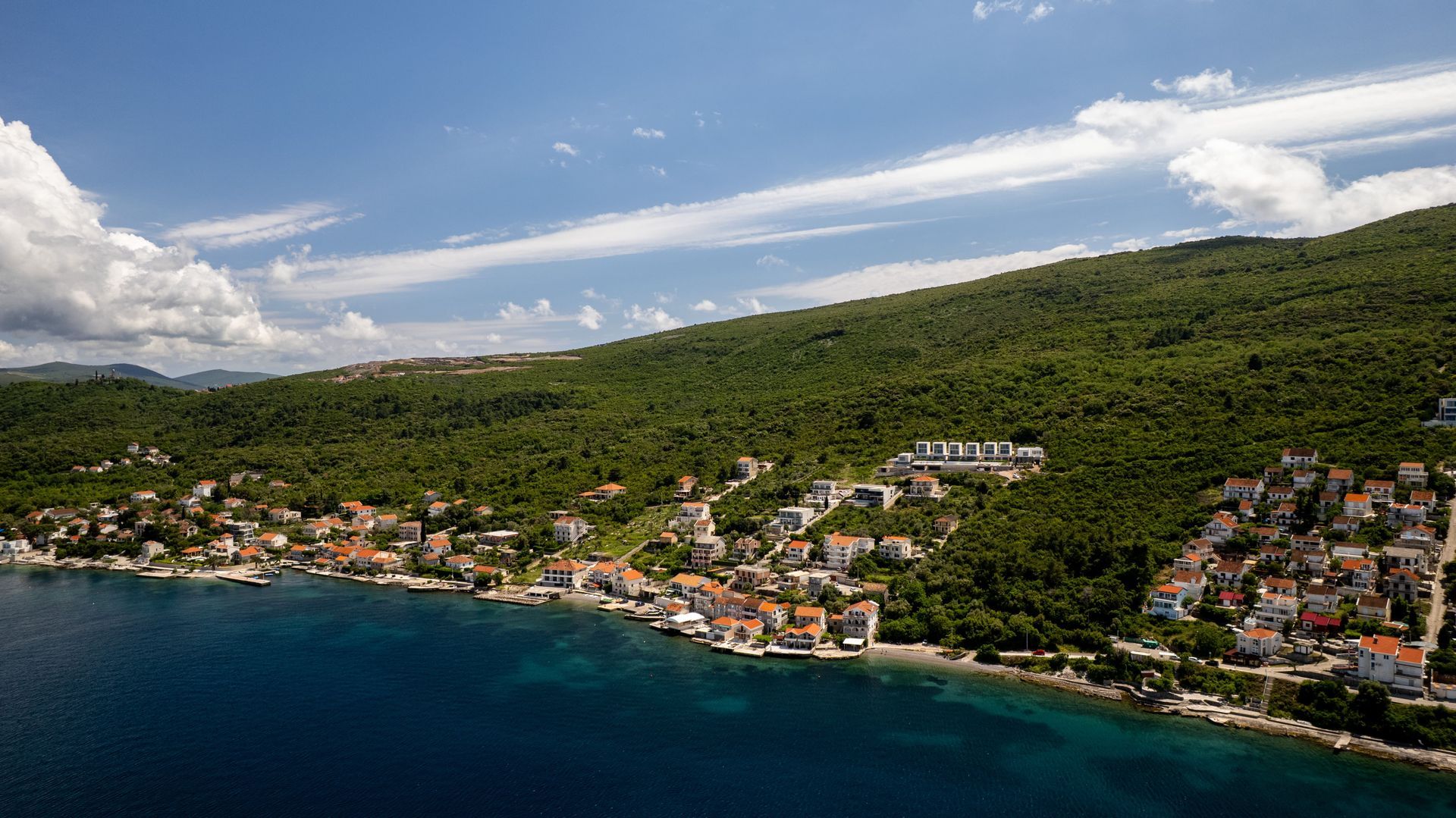 Prodaja luksuzne vile 328 m² sa bazenom i panoramskim pogledom na more –Krašići, Tivat - Amfora Real Estate