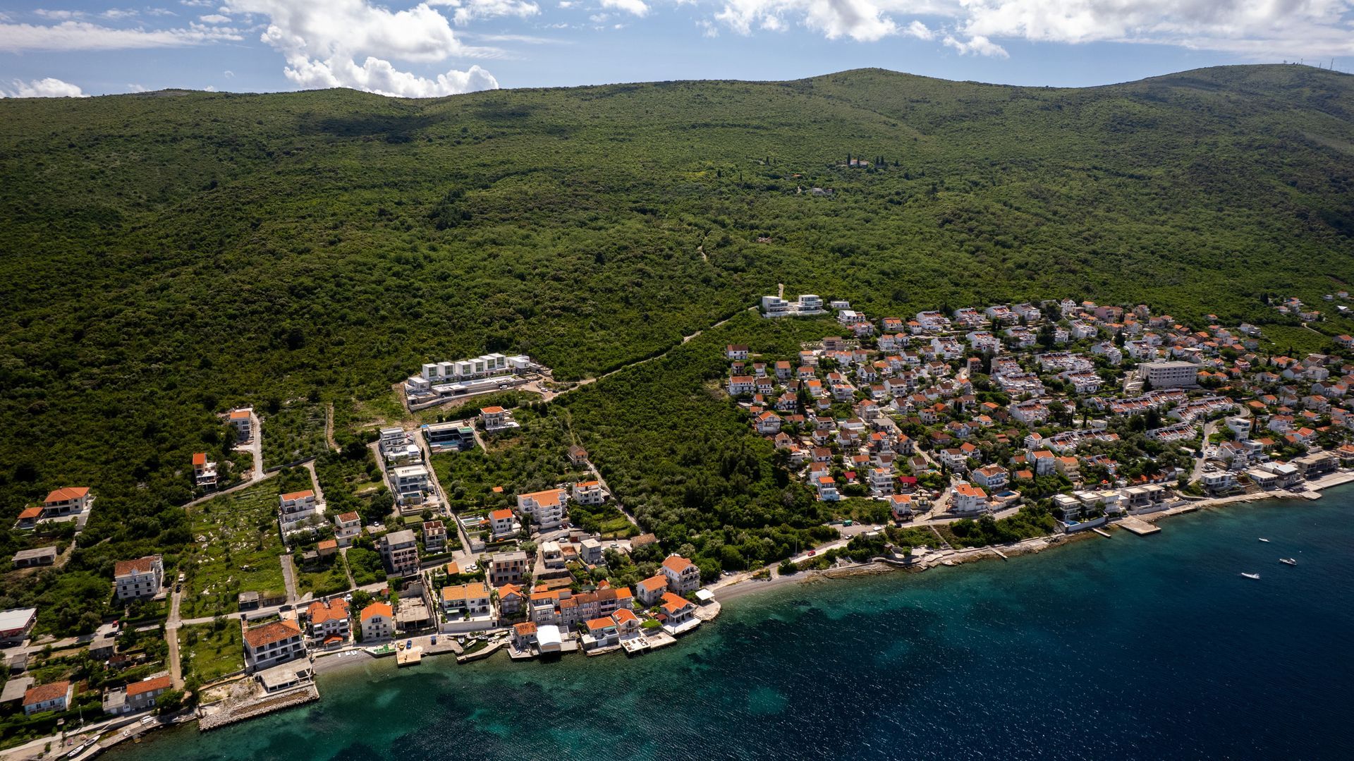 Prodaja luksuzne vile 328 m² sa bazenom i panoramskim pogledom na more –Krašići, Tivat - Amfora Real Estate