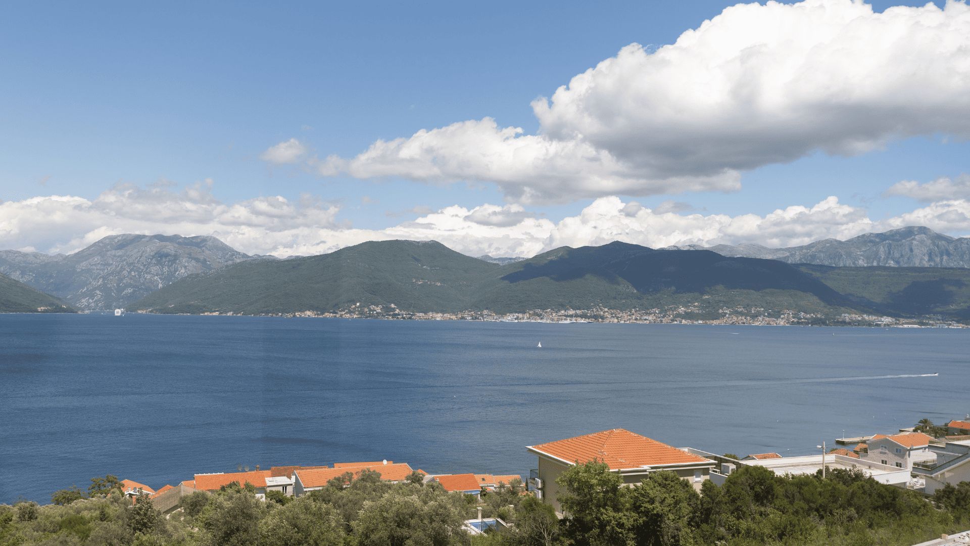 Prodaja luksuzne vile 328 m² sa bazenom i panoramskim pogledom na more –Krašići, Tivat - Amfora Real Estate