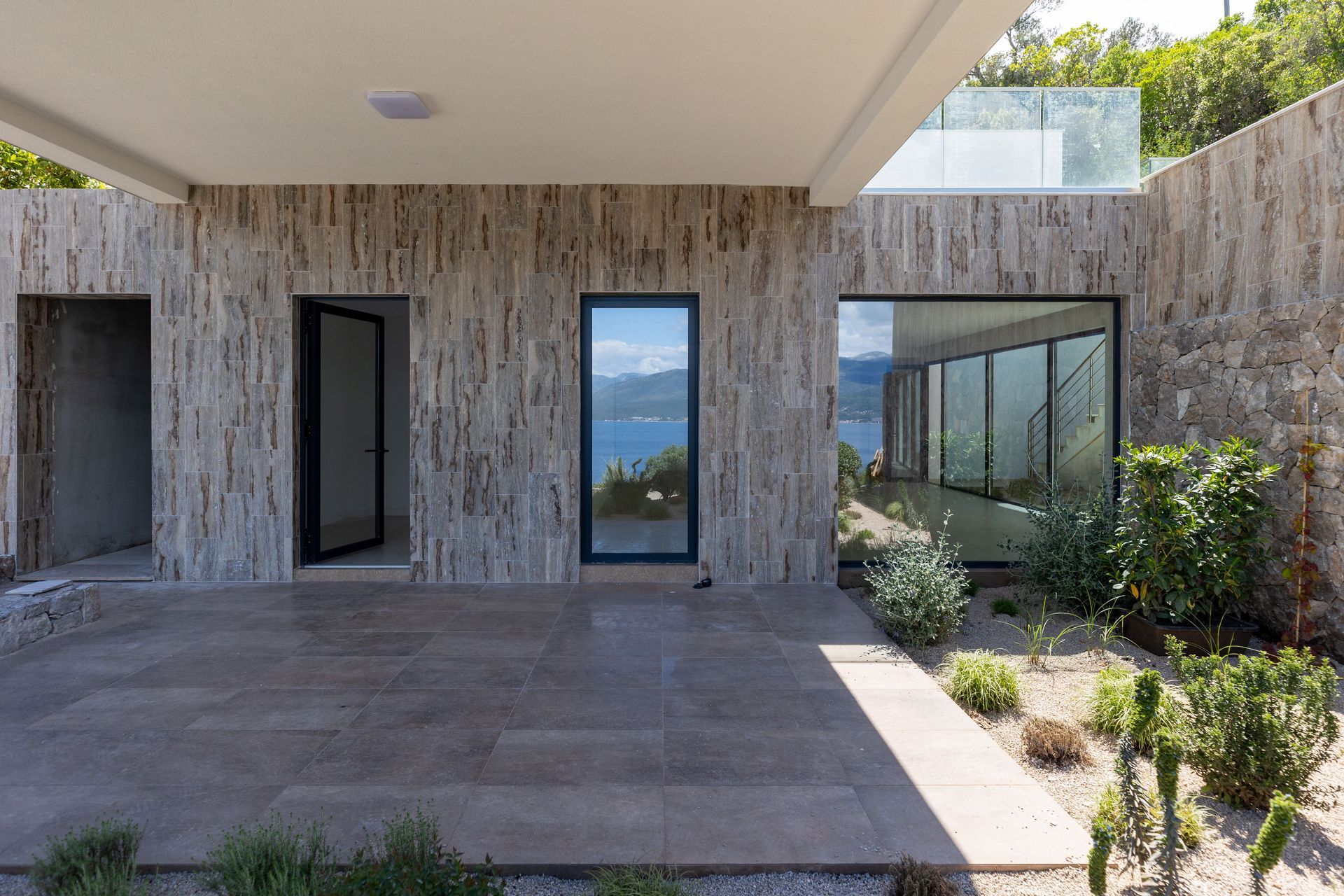 Prodaja luksuzne vile 328 m² sa bazenom i panoramskim pogledom na more –Krašići, Tivat - Amfora Real Estate