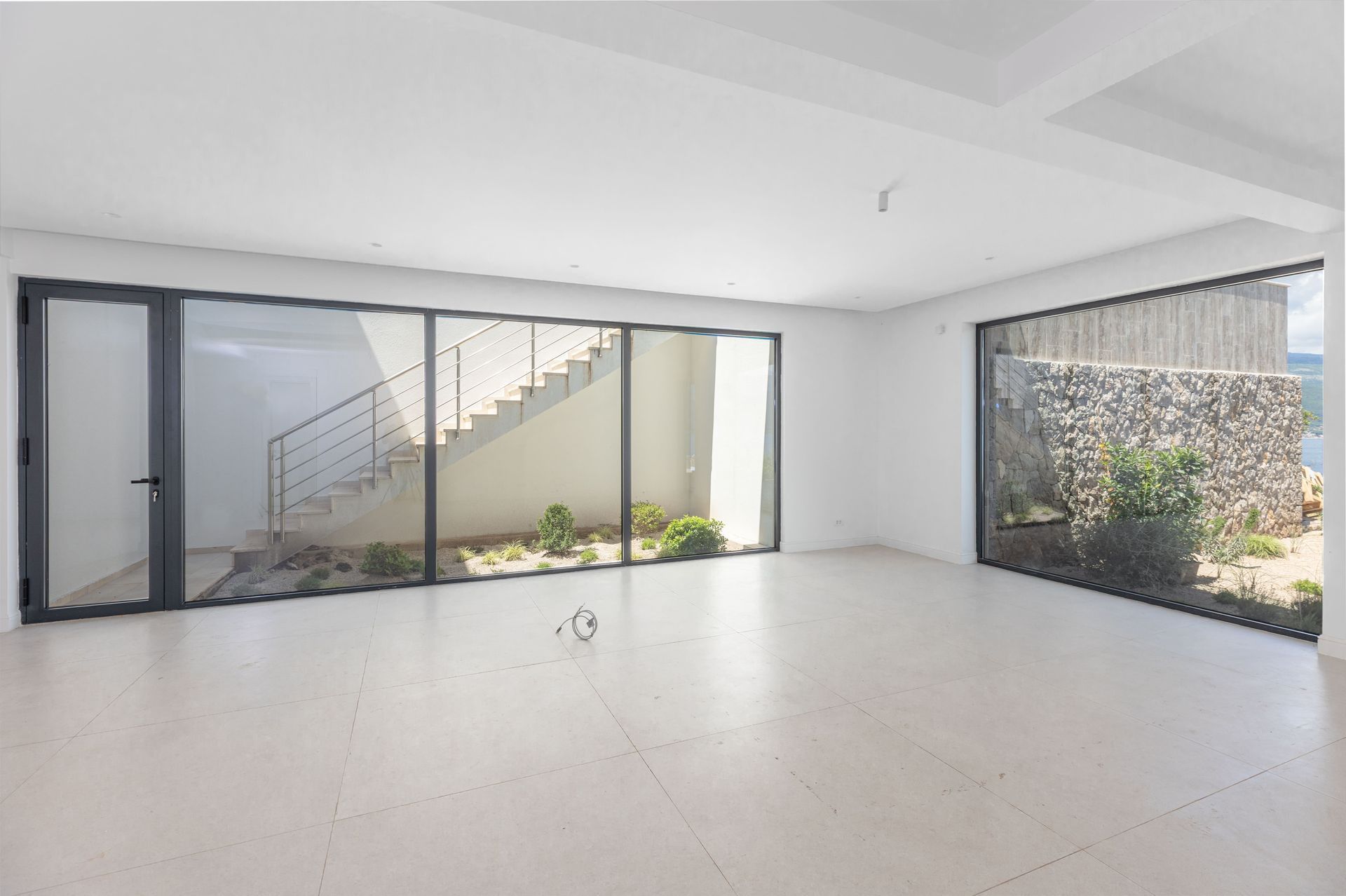 Prodaja luksuzne vile 328 m² sa bazenom i panoramskim pogledom na more –Krašići, Tivat - Amfora Real Estate