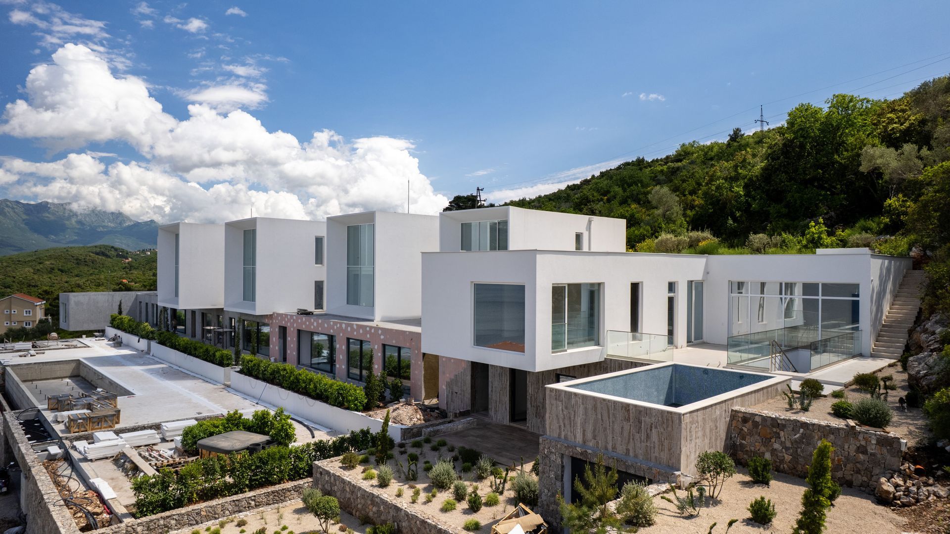 Prodaja luksuzne vile 328 m² sa bazenom i panoramskim pogledom na more –Krašići, Tivat - Amfora Real Estate