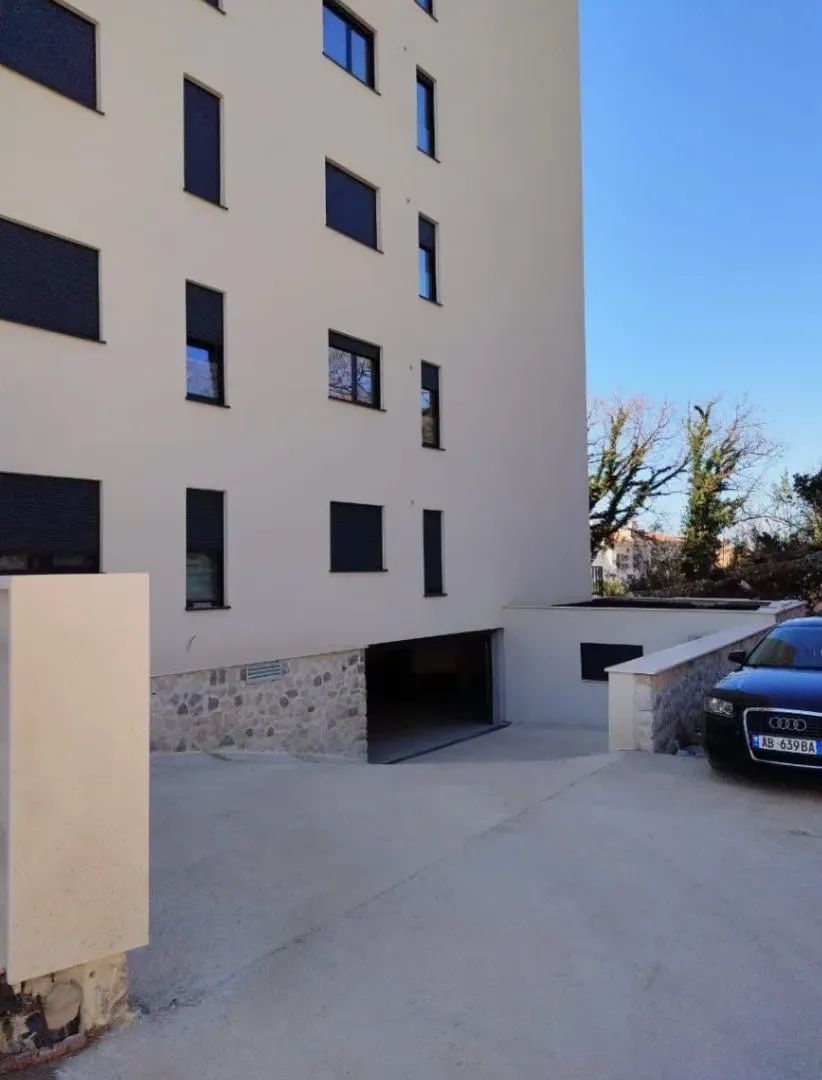 Izdaje se garsonjera 33 m² – Bečići, 300 m od hotela 