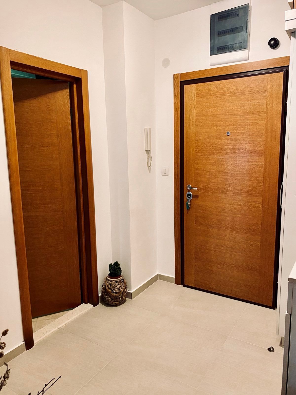 Izdavanje dvosobnog opremljenog stana 65 m² – Budva, Rozino (Izdavanje na duzi period) - Amfora Real Estate