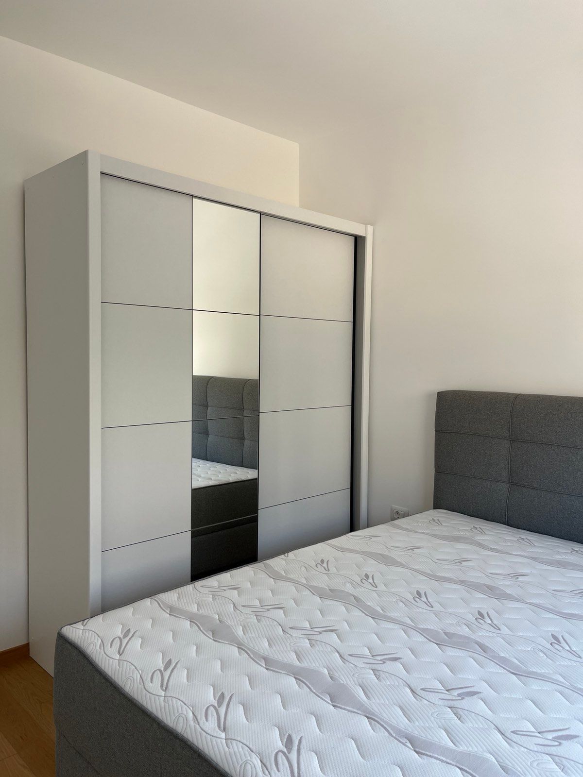 Izdavanje dvosobnog stana 71m2 sa pogledom na more i garaznim mestom u Becicima (izdavanje na duzi period) - Amfora Real Estate