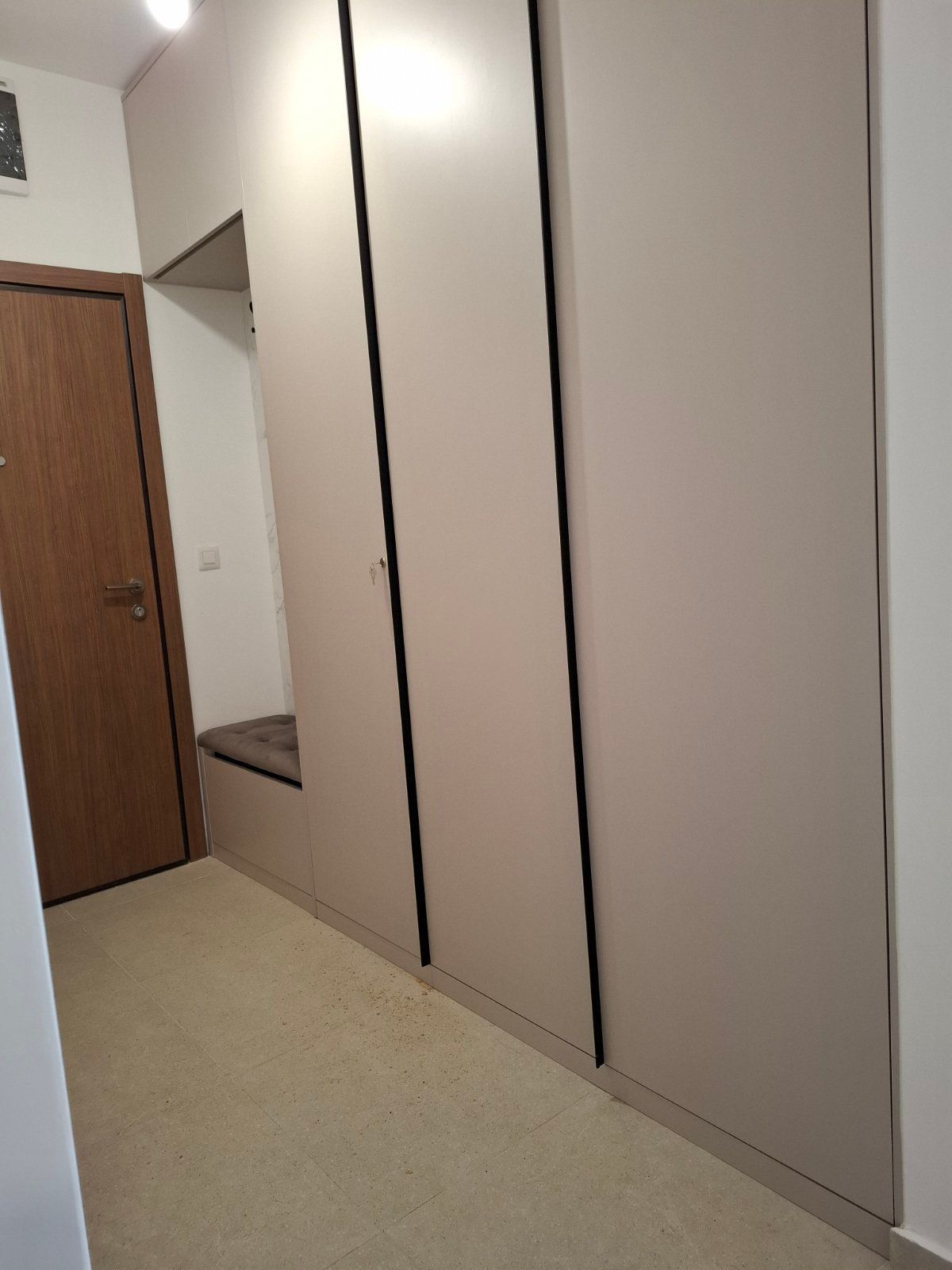 Izdavanje dvosobnog stana 71m2 sa pogledom na more i garaznim mestom u Becicima (izdavanje na duzi period) - Amfora Real Estate