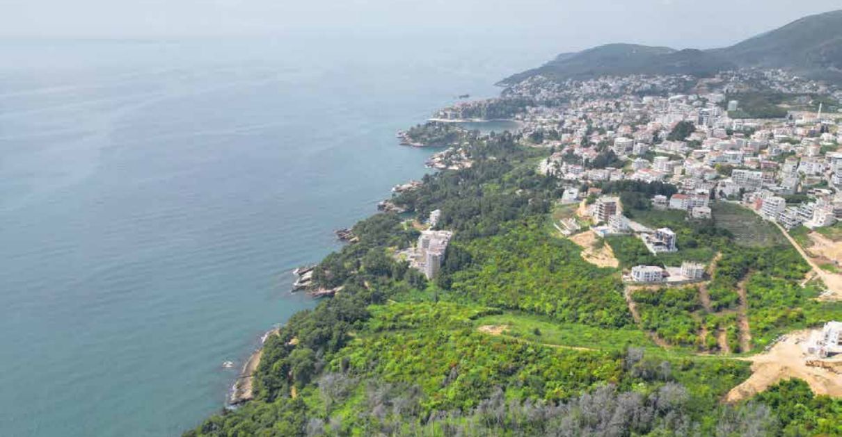 Ekskluzivna investiciona prilika — Urbanizovano zemljište od 22.800 m² sa pogledom na more u Ulcinju, idealno za izgradnju luksuznog turističkog kompleksa - Amfora Real Estate