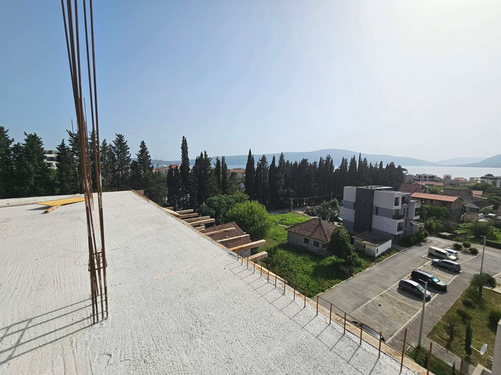 Prodaja dvosobnog stana 52 m² sa panoramskim pogledom na more – Seljanovo, Tivat | Završetak radova mart 2026 - Amfora Real Estate