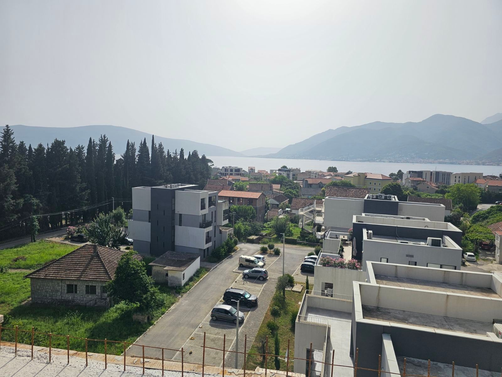 Prodaja dvosobnog stana 52 m² sa panoramskim pogledom na more – Seljanovo, Tivat | Završetak radova mart 2026 - Amfora Real Estate