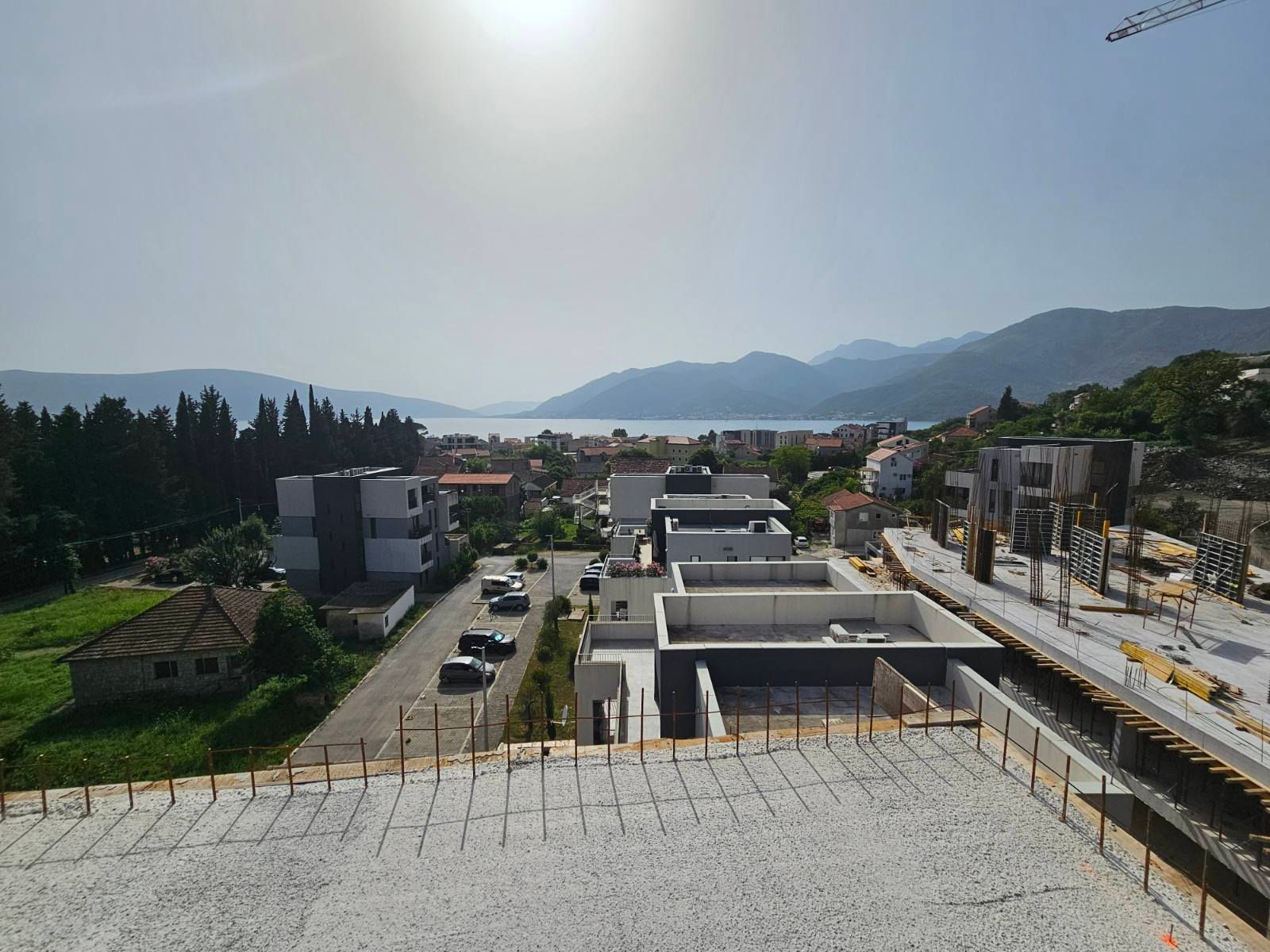 Prodaja dvosobnog stana 52 m² sa panoramskim pogledom na more – Seljanovo, Tivat | Završetak radova mart 2026 - Amfora Real Estate