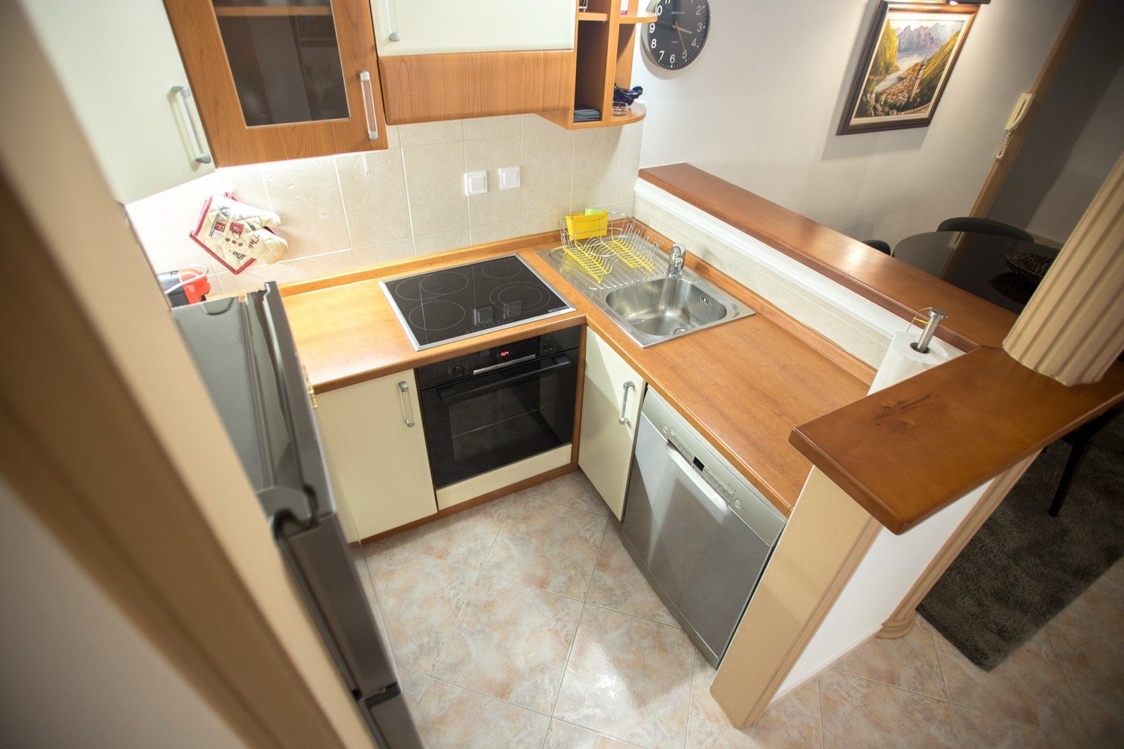 Prodaja dvosobnog stana 72 m² – Centar Budve, 150 m od mora - Amfora Real Estate