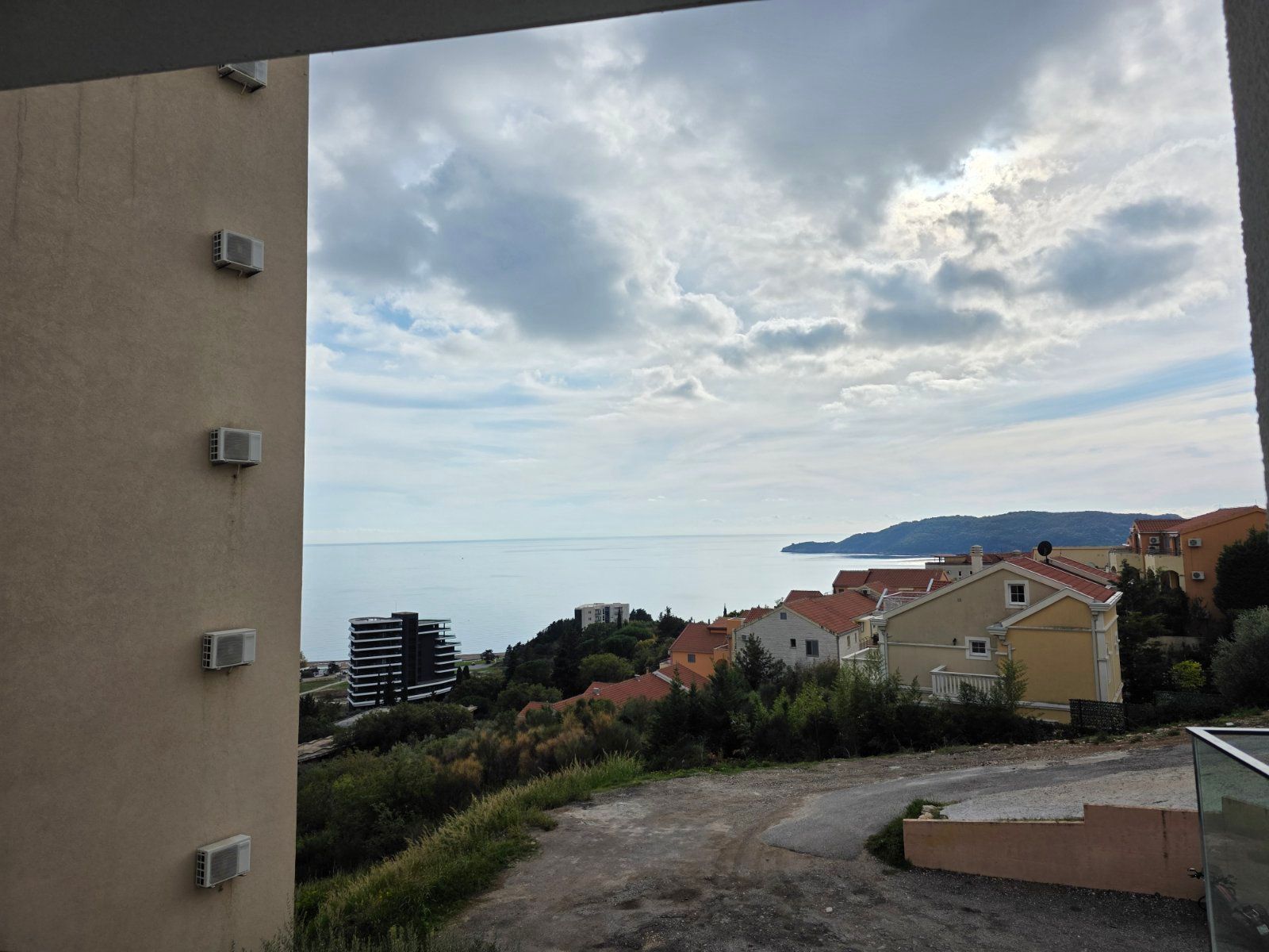 Prodaja – Nov jednosoban stan 43 m² sa panoramskim pogledom na more, Bečići - Amfora Real Estate