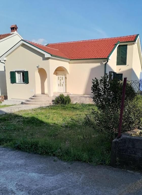 Izdavanje –komforna kuća sa panoramskim pogledom na more , Herceg Novi (na duzi period) - Amfora Real Estate