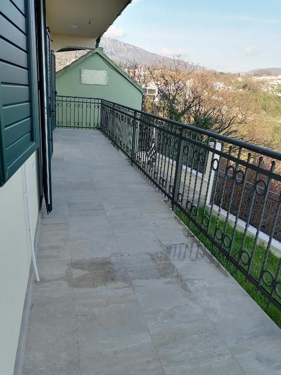 Izdavanje –komforna kuća sa panoramskim pogledom na more , Herceg Novi (na duzi period) - Amfora Real Estate