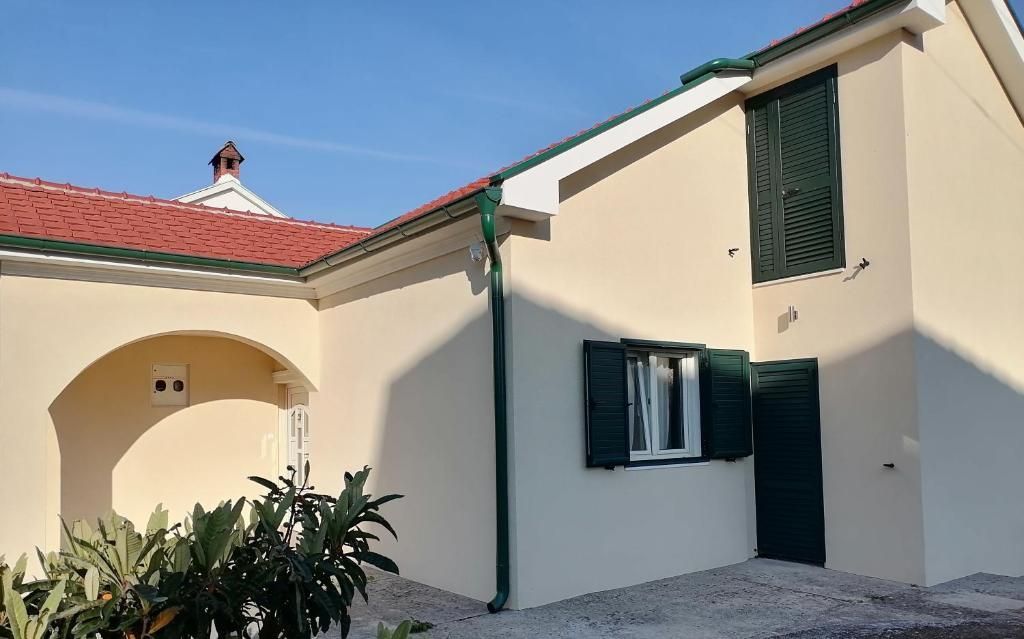 Izdavanje –komforna kuća sa panoramskim pogledom na more , Herceg Novi (na duzi period) - Amfora Real Estate