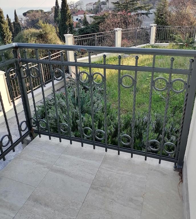 Izdavanje –komforna kuća sa panoramskim pogledom na more , Herceg Novi (na duzi period) - Amfora Real Estate