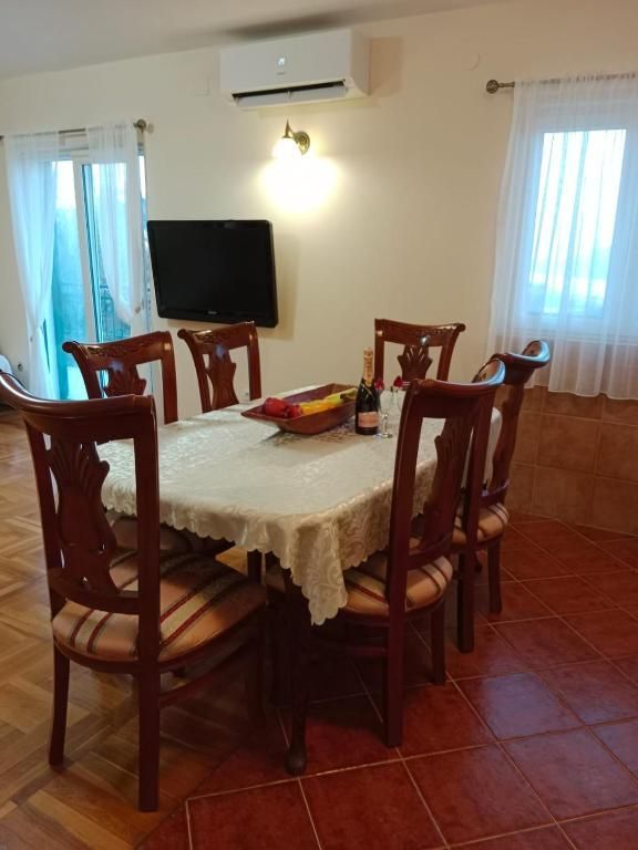 Izdavanje –komforna kuća sa panoramskim pogledom na more , Herceg Novi (na duzi period) - Amfora Real Estate